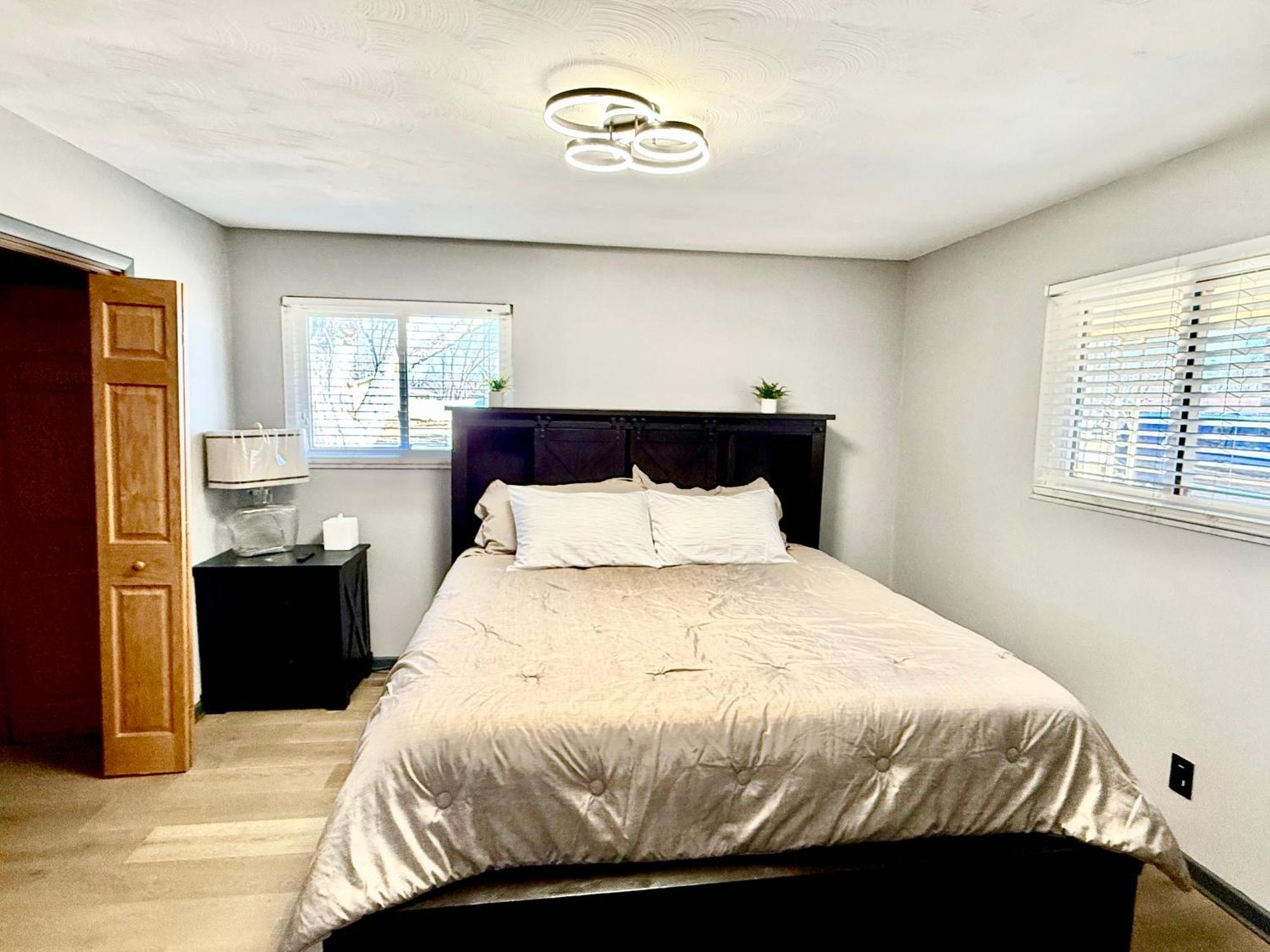 Delightful 3 Bedroom Home อินเดียนาโพลิส ภายนอก รูปภาพ