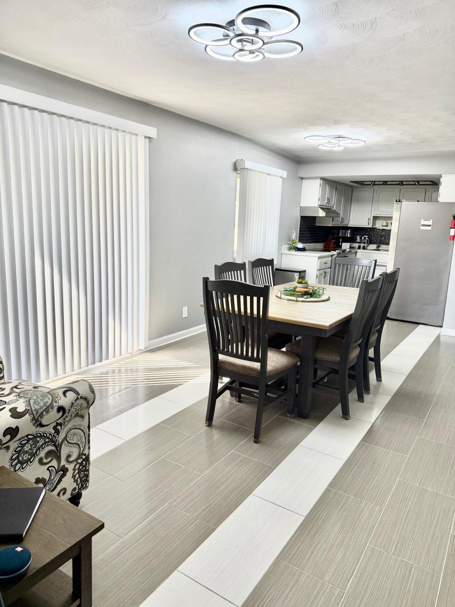 Delightful 3 Bedroom Home อินเดียนาโพลิส ภายนอก รูปภาพ