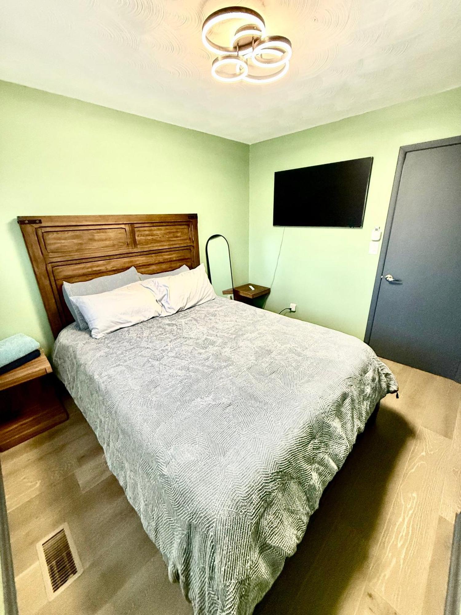 Delightful 3 Bedroom Home อินเดียนาโพลิส ภายนอก รูปภาพ