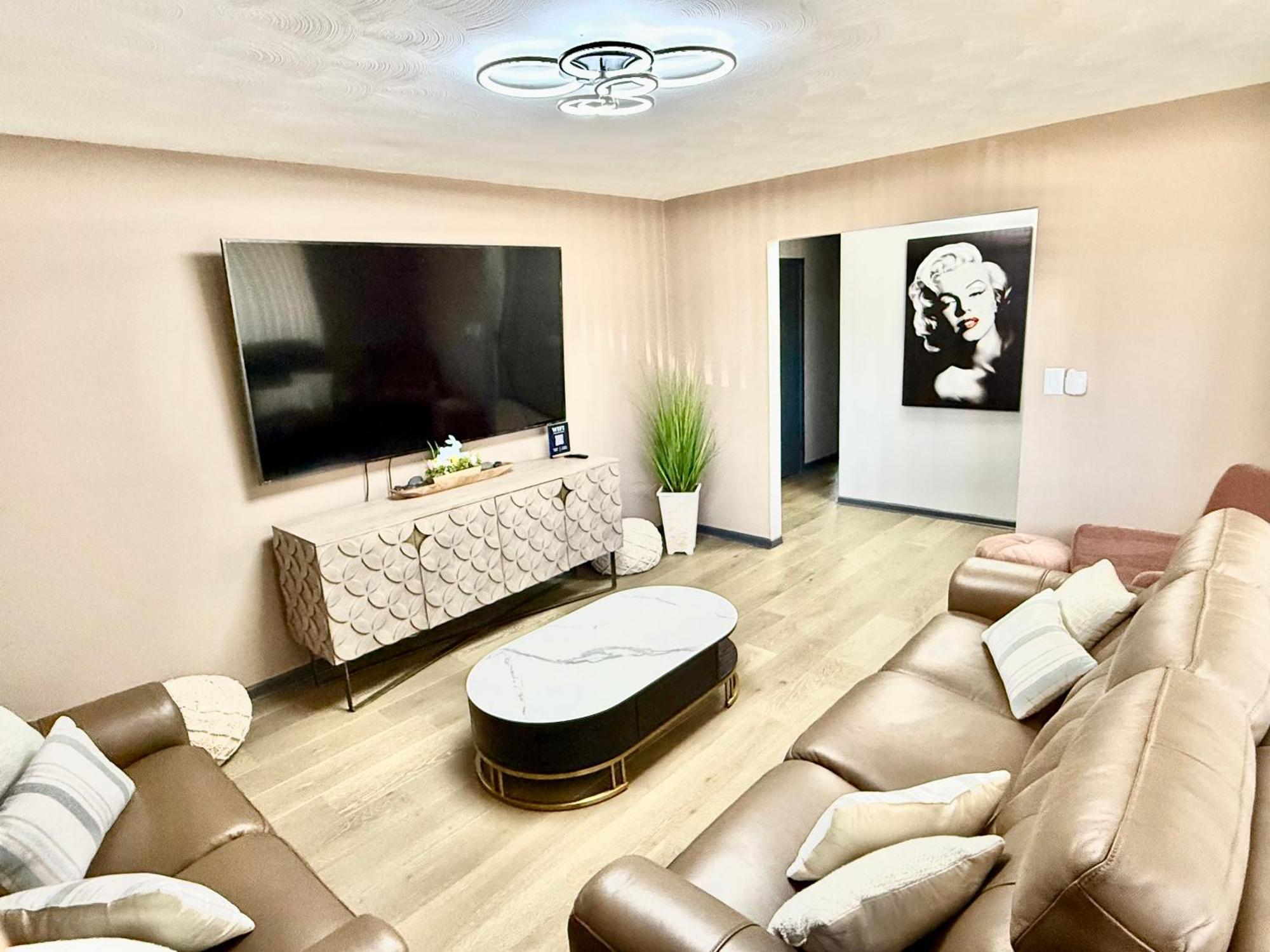 Delightful 3 Bedroom Home อินเดียนาโพลิส ภายนอก รูปภาพ